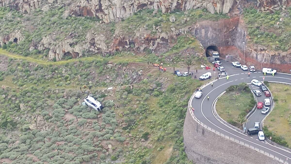 Canary Islands bus crash latest: One dead and multiple injured after British tourist bus plunges into ravine