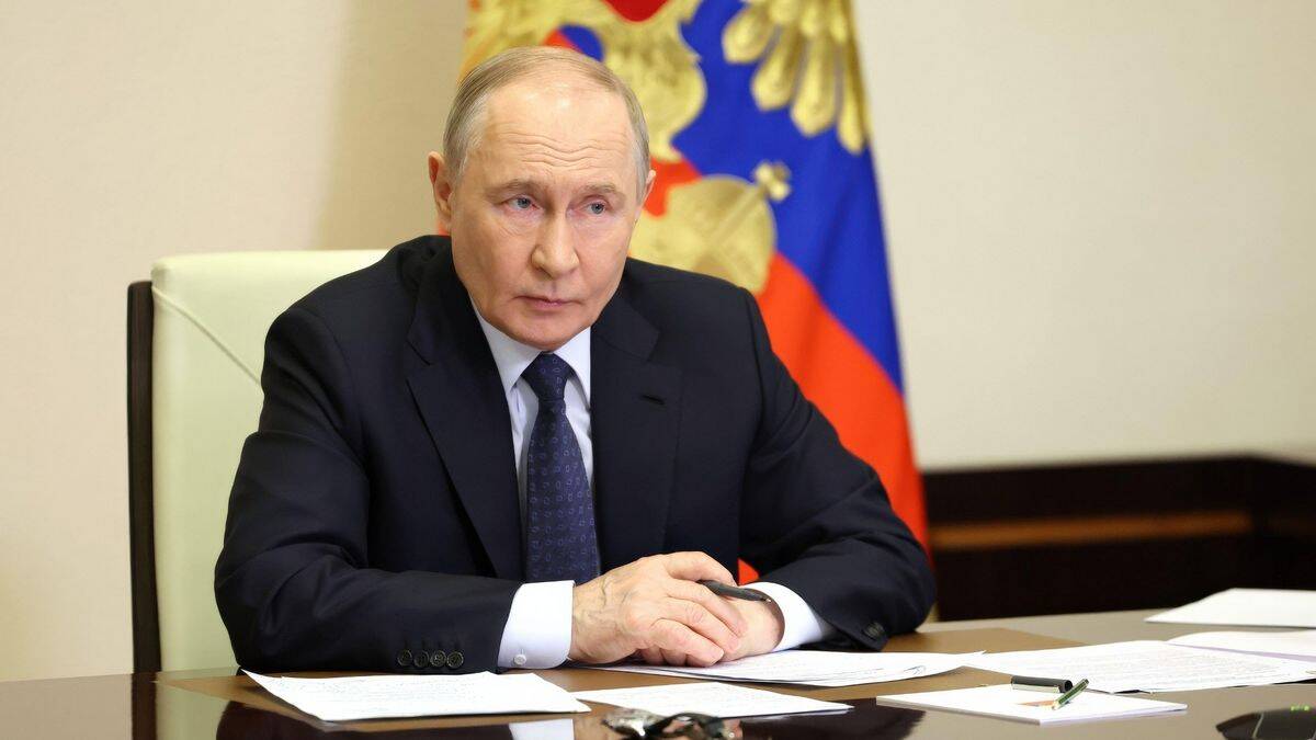 Vladimir Putin 'will unleash nuclear strike' as Russian oligarch issues one-month warning