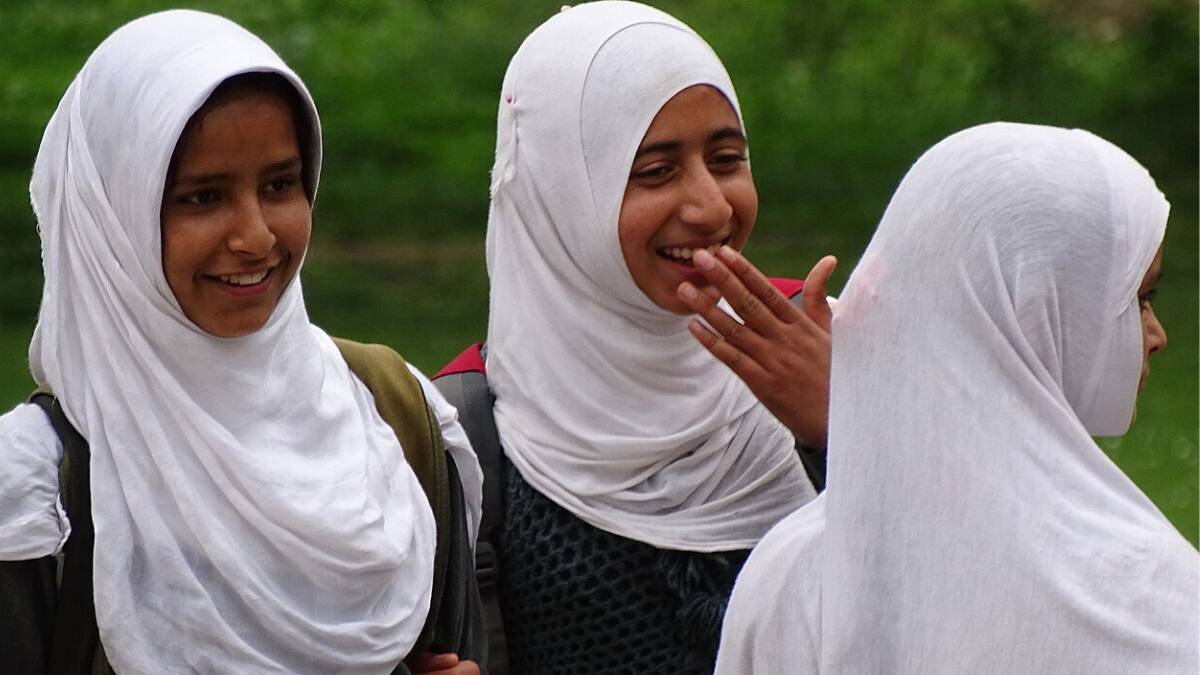 School District Sued Over Mosque Field Trip as Activist Warned 'I Hate All Zionists' Post Was 'Not Strategic'