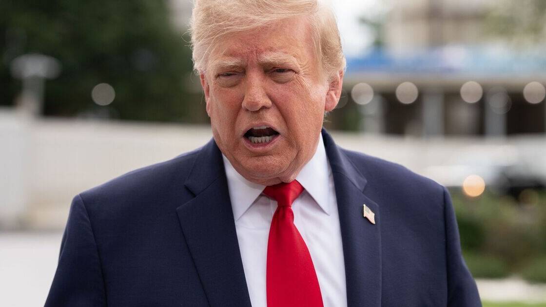Donald Trump shocks audience as he makes bombshell statement - 'I've done a s***** job'