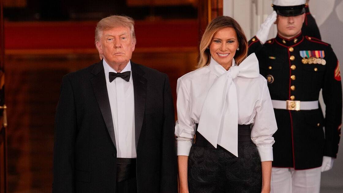 Awkward moment Trump 'humiliated' as Xi Jinping protesters drown out national anthem
