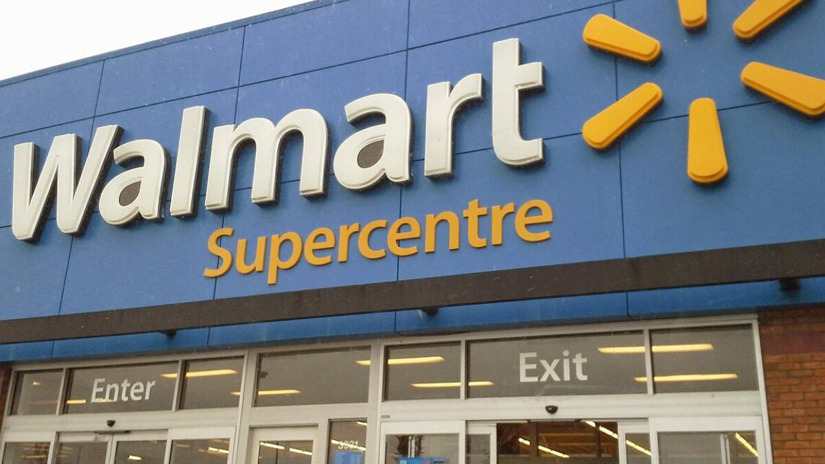 Walmart Worker Quits After Reportedly Being Asked to Train the Manager Who Took His Promised Job