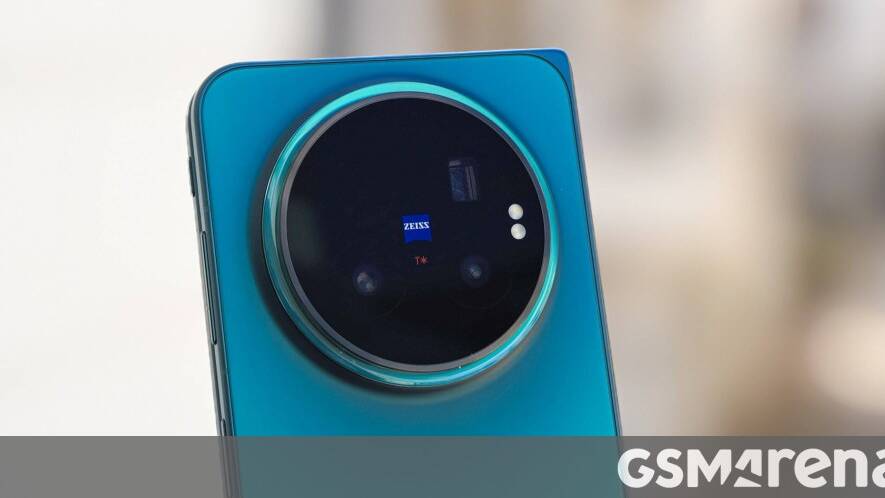 vivo X Fold6 Nebula Teal hands-on