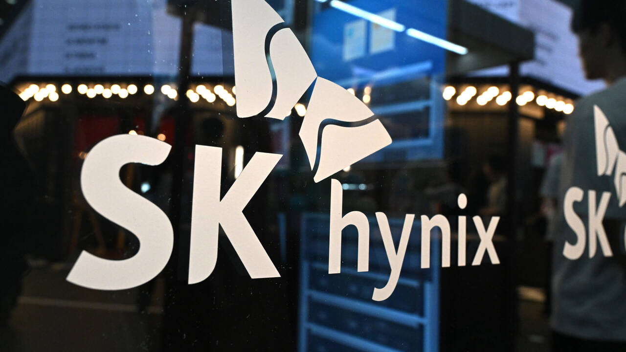 Chip titan SK hynix to set price for mega US listing