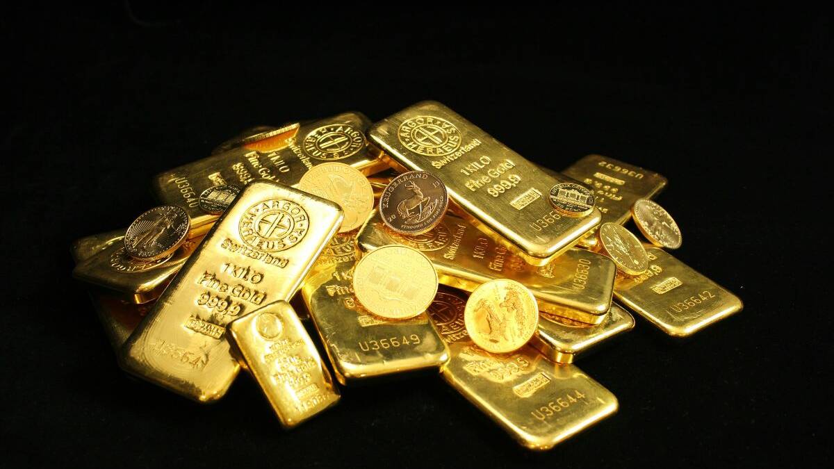 18-Year-Old's Summer Job Turns Into &pound;8m Gold Discovery While Digging a Sewer: Who Keeps It?