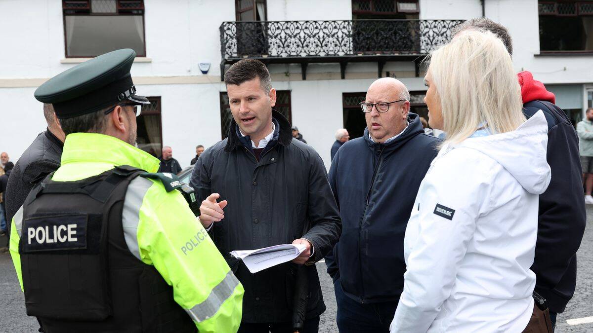 MLA claims police 'shoved' politicians during Scarva protest