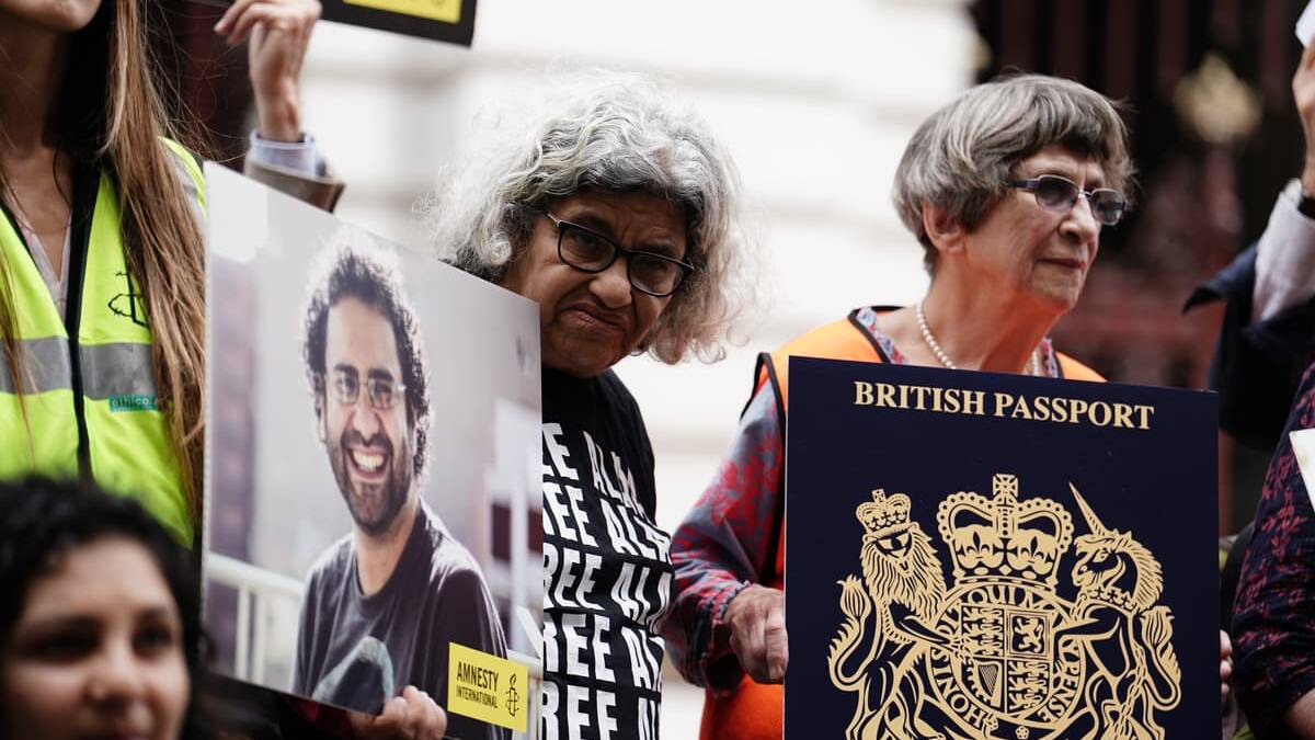 Starmer faces calls to strip UK citizenship from Egyptian activist