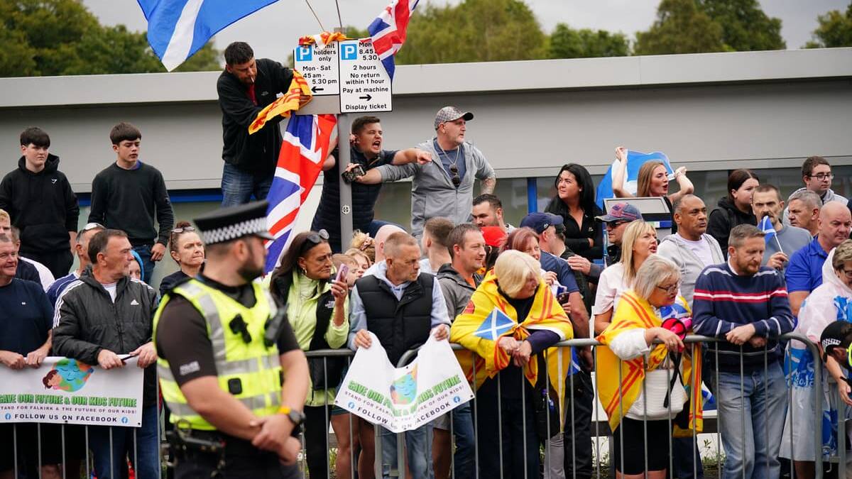 Five arrests after masked men attempt to enter hotel as asylum protests continue