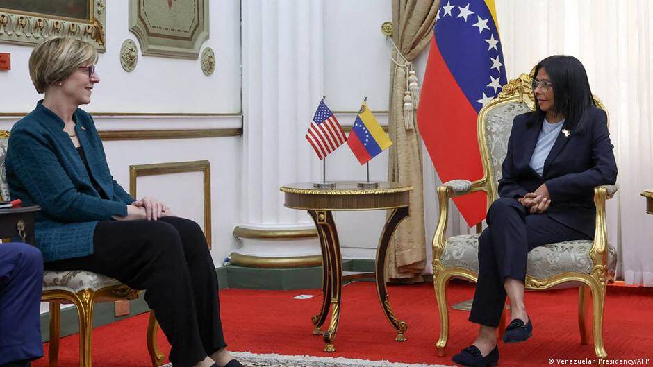 Venezuela: Interim President Delcy Rodriguez meets US envoy
