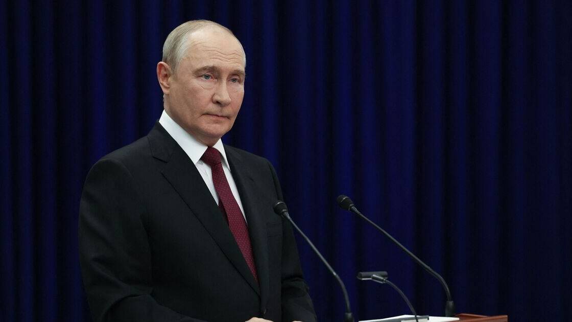 Putin issues chilling two-word response to whether Russia is planning to strike UK