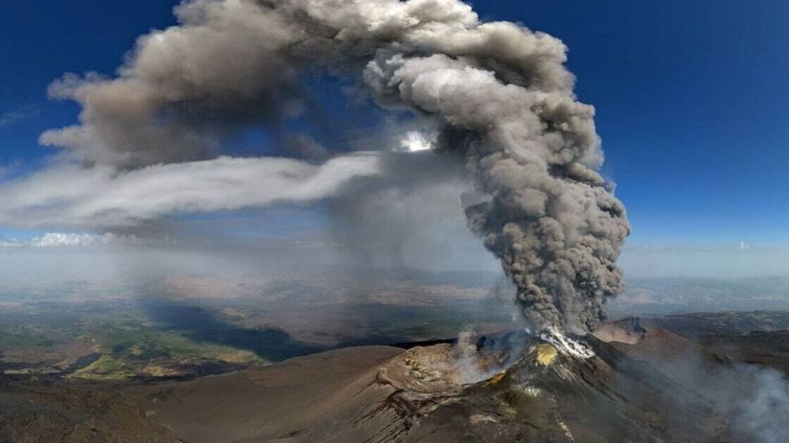 Mount Etna eruption LIVE: Sicily volcano blast sparks flight chaos at Catania Airport