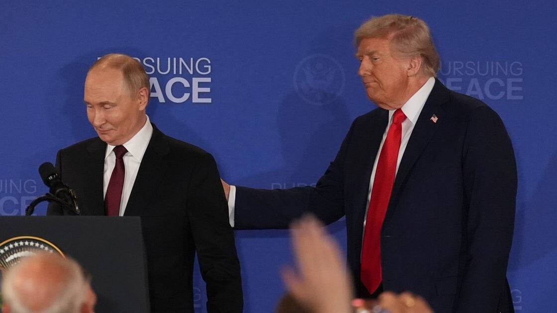 Private Eye Dubs Donald Trump 'Kremlin Press Secretary' In Brutal Takedown