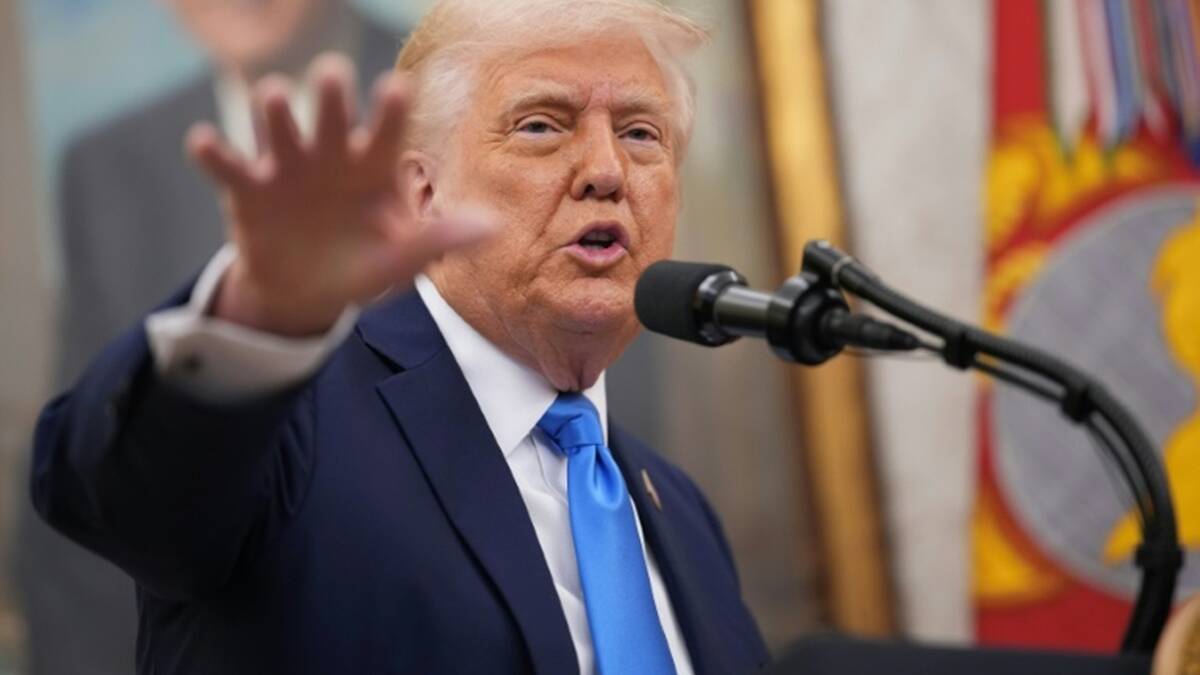 Trump Claims Average Americans Don't Know 'Dumb' Ends With a 'B' in Wild, Viral Rant