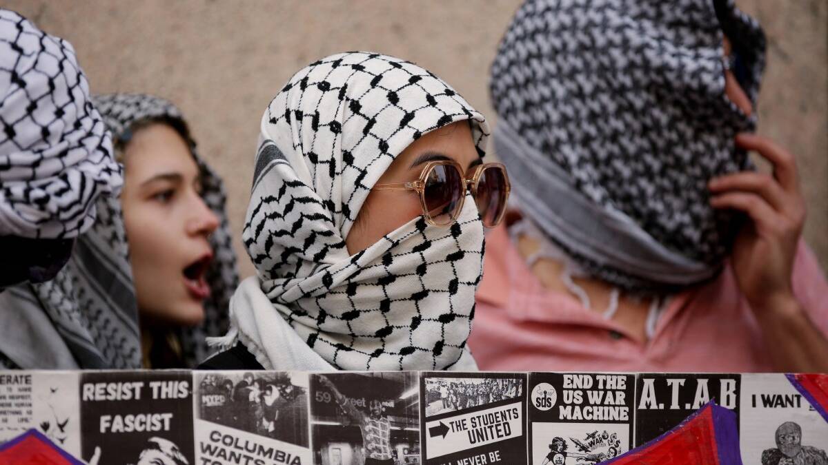 Democrats Need to Stop Dressing Like They&rsquo;re Going to a Protest