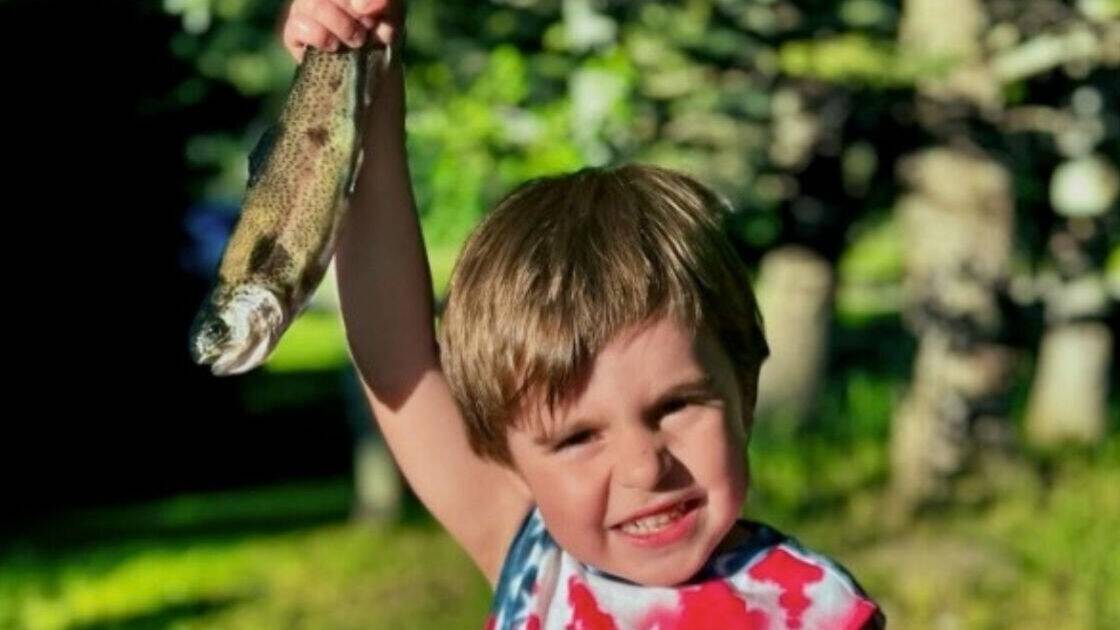 Boy, 5, dies after being left in 40C car 'while parents partied'