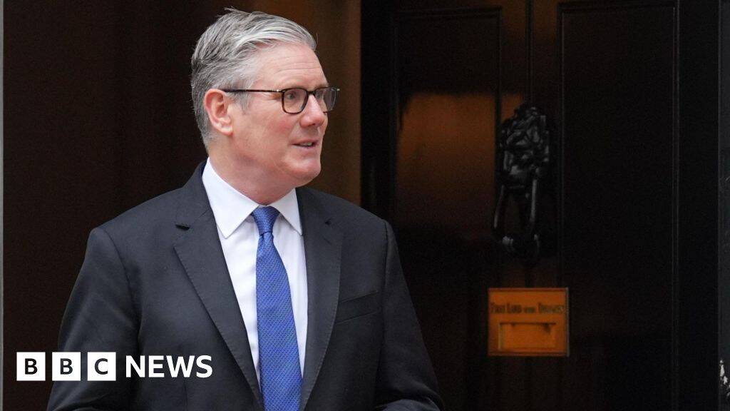 Starmer uses disappearing messages on his phone, No 10 confirms