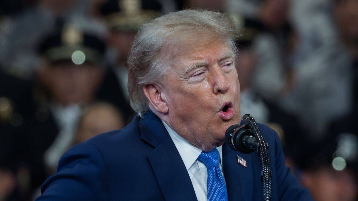 Trump threatens to 'bomb the s***' out of Oman if it 'gets in our way'