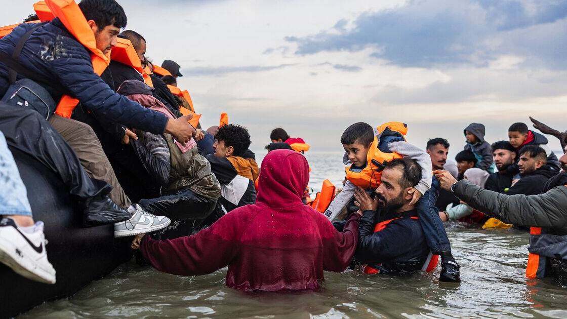 Fresh blow for Keir Starmer as new milestone hit in Channel migrant crisis