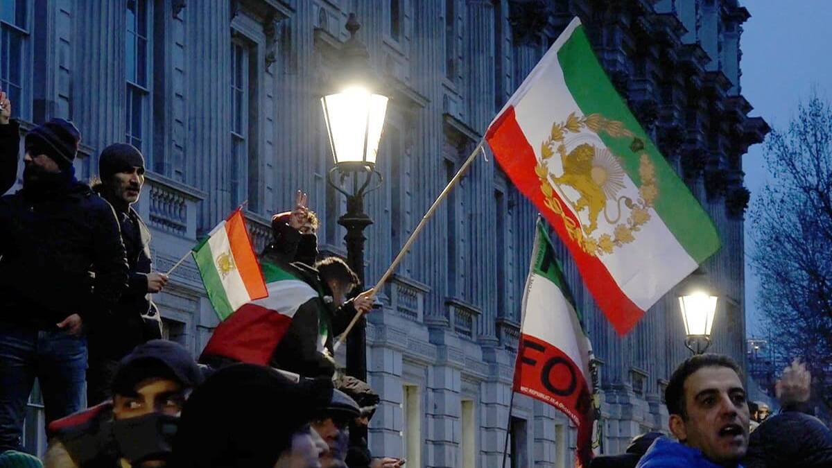 Death toll in Iran mounts as UK calls for Ayatollah&rsquo;s regime to show restraint