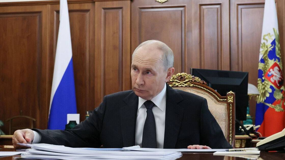 Horror warning Putin could be planning to bomb UK as NATO placed on red alert
