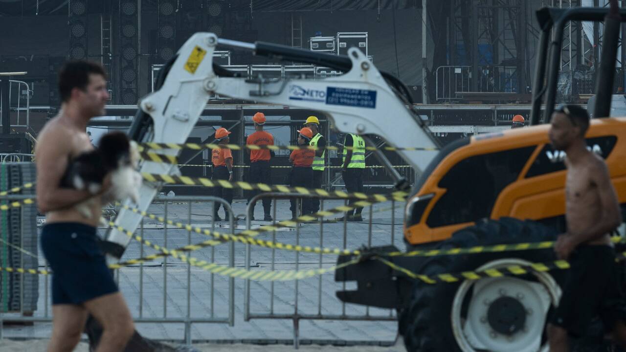 Worker crushed to death while setting up stage for Shakira&rsquo;s concert on Copacabana beach in Rio de Janeiro