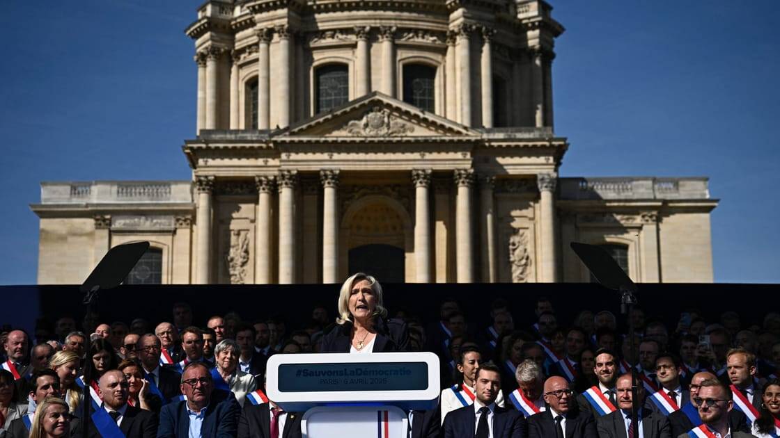 4 key questions hanging over a Le Pen candidacy