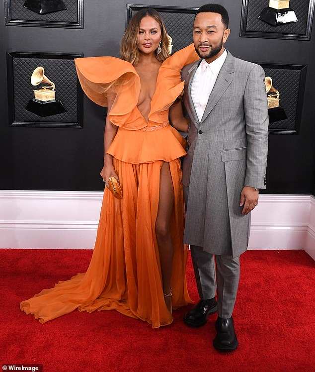 Chrissy Teigen Shares Throwback Photo From First Hollywood Job As Briefcase Model On Deal Or No Deal Befarmed Wordpress Com